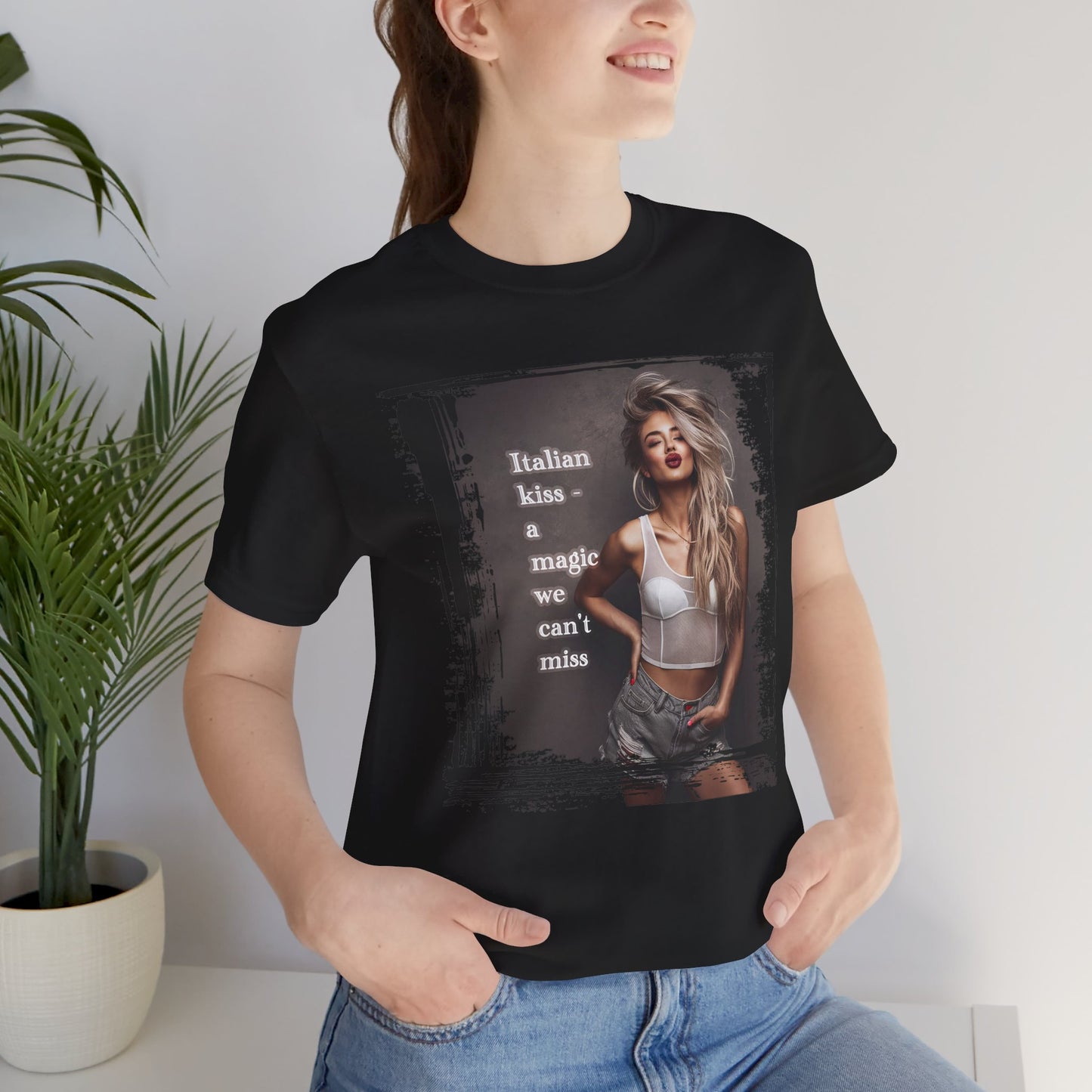 "Italian kiss - a magic we can't miss" T-shirt